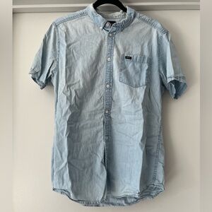 RVCA | Chambray Dead Flag Washed Slim Fit Short Sleeve | Light Wash | L
